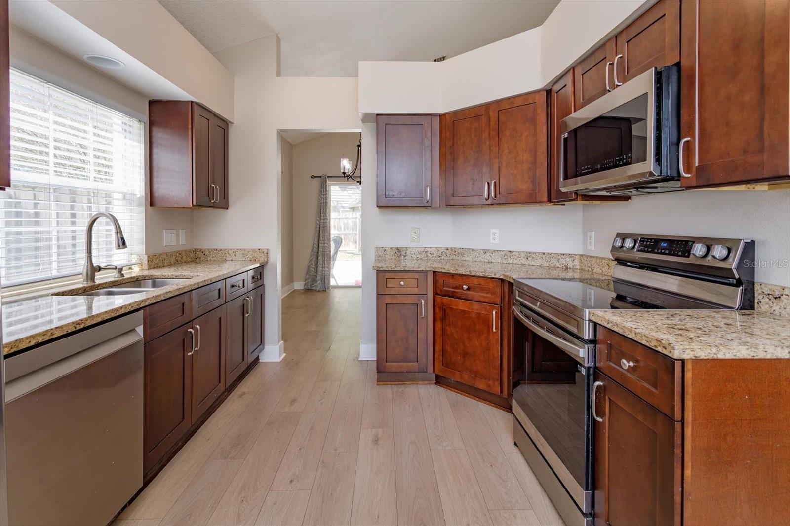 Image 9 of 25 For 836 Garden Glen Loop