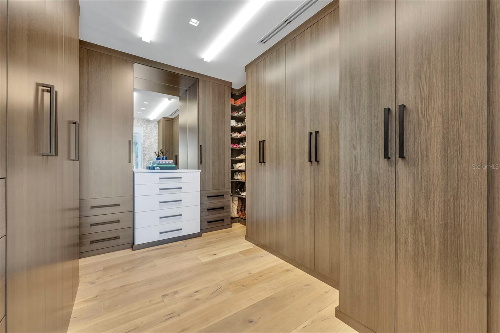 Image 34 of 52 For 100 Eola Drive Ph 116