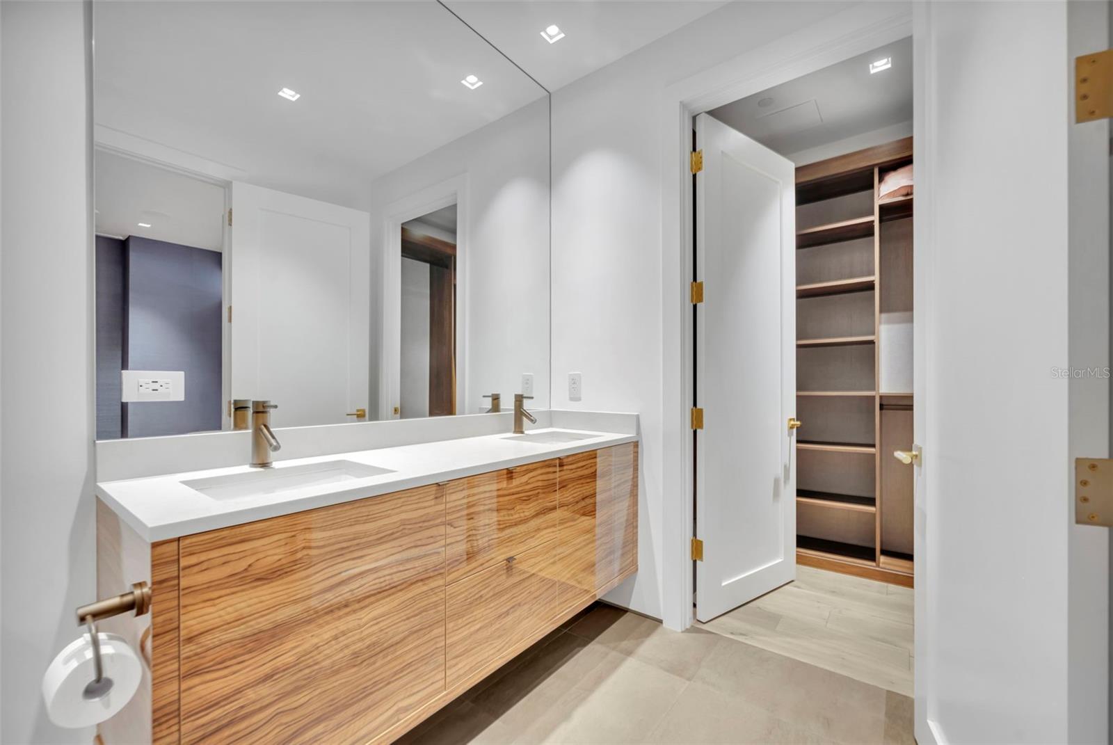 Image 39 of 52 For 100 Eola Drive Ph 116