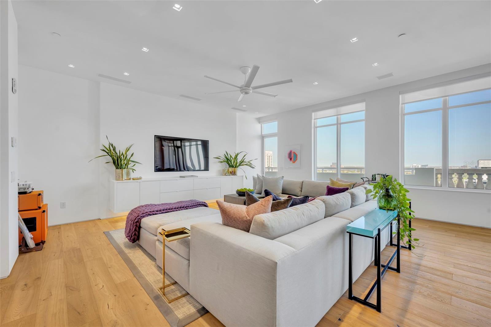 Image 4 of 52 For 100 Eola Drive Ph 116