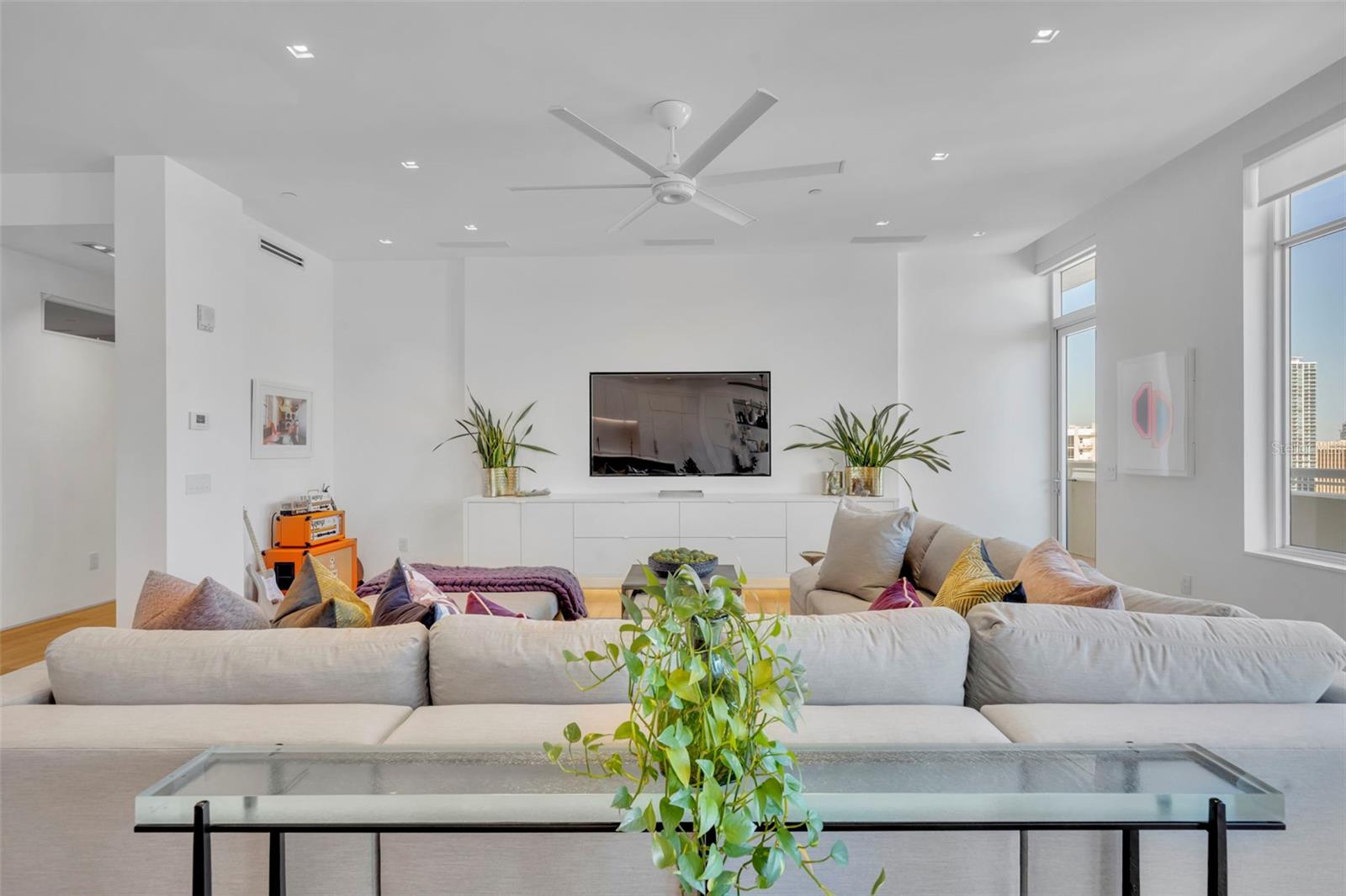 Image 8 of 52 For 100 Eola Drive Ph 116