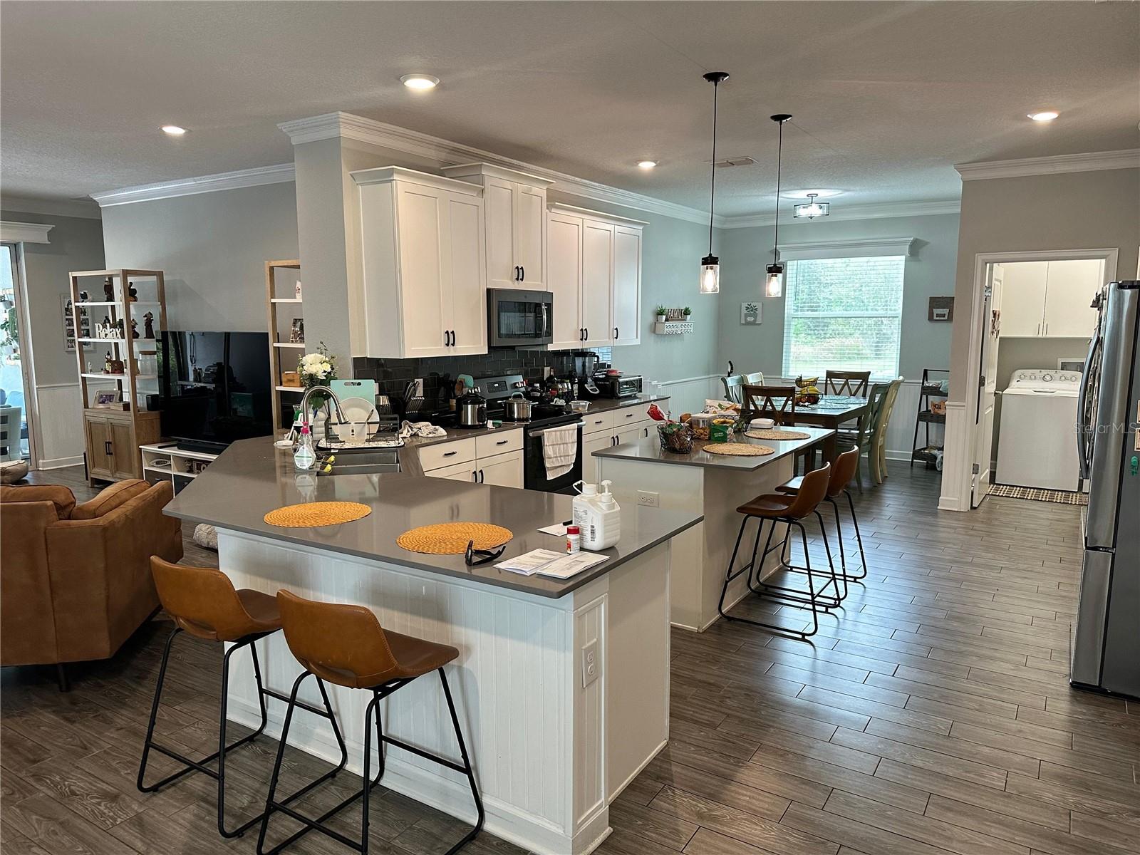 Image 7 of 52 For 556 Brunswick Drive