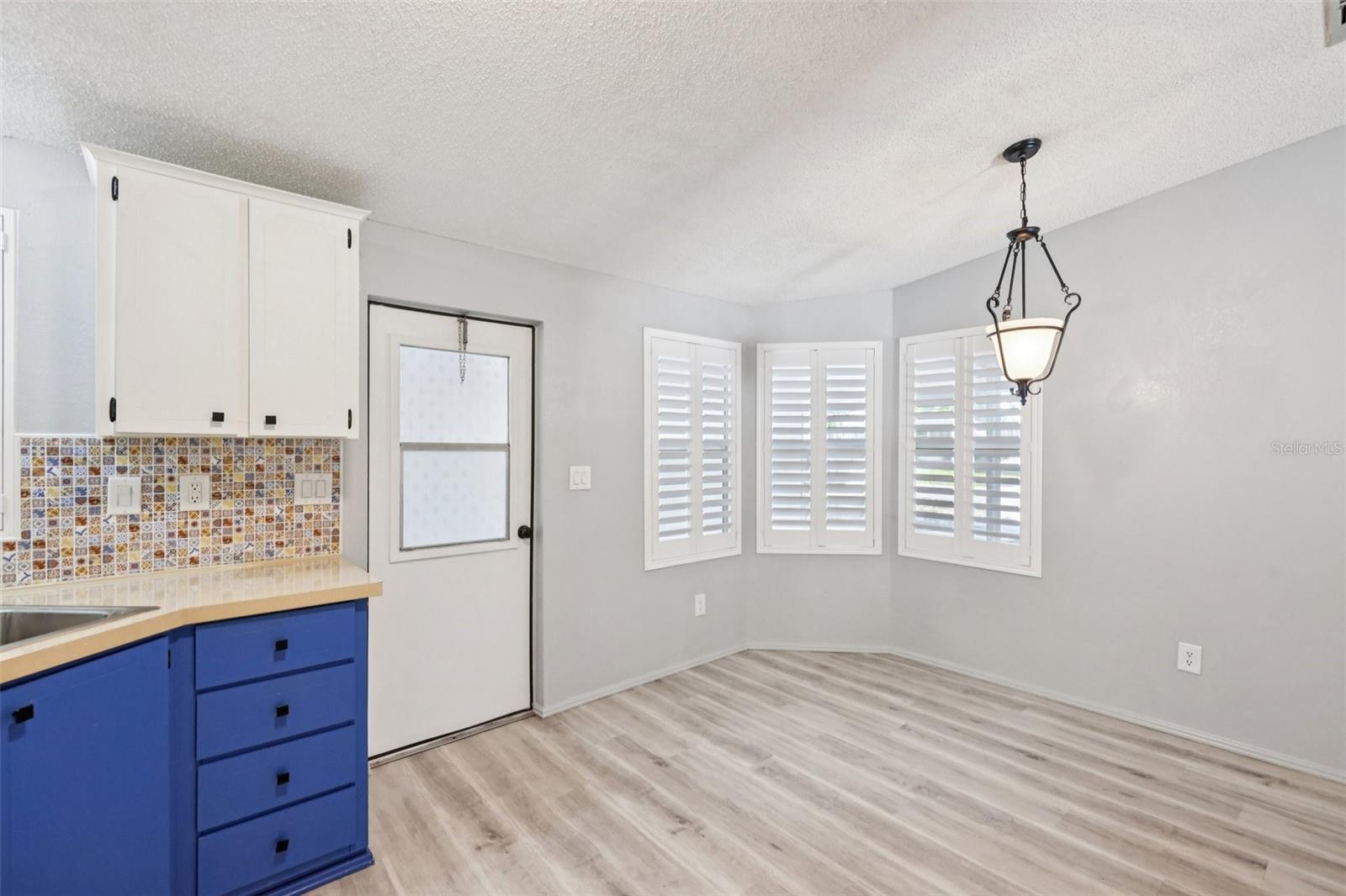 Image 14 of 34 For 39 Maplehurst Avenue