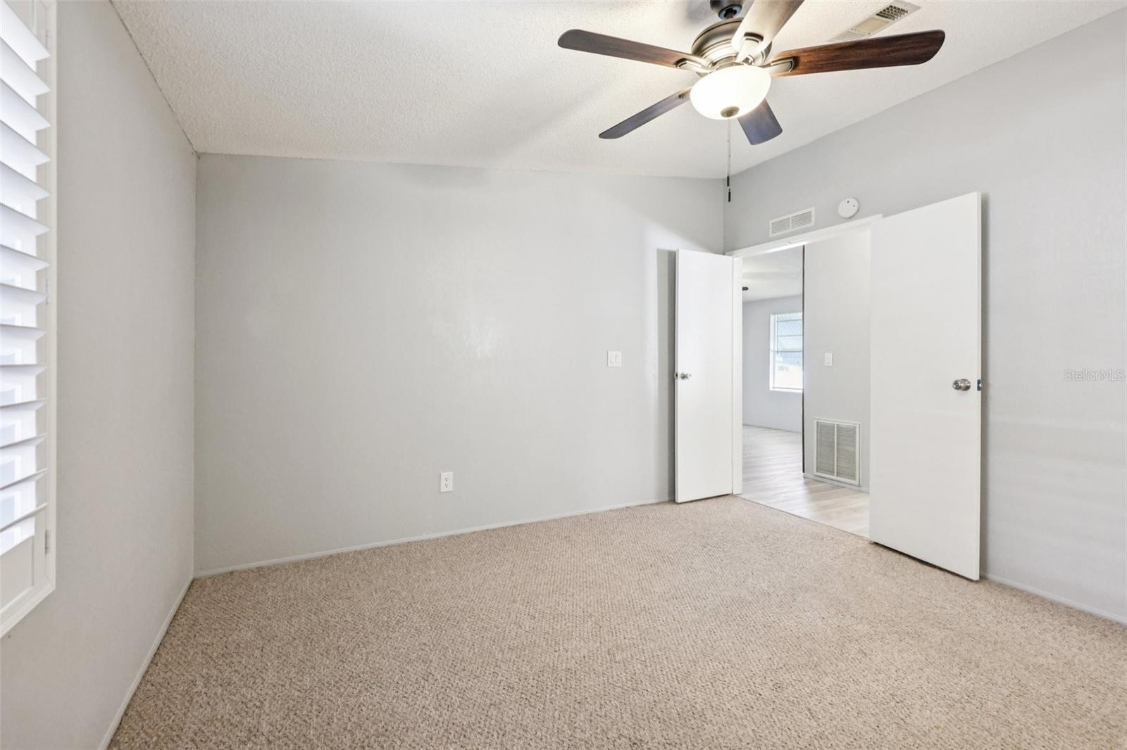 Image 19 of 34 For 39 Maplehurst Avenue