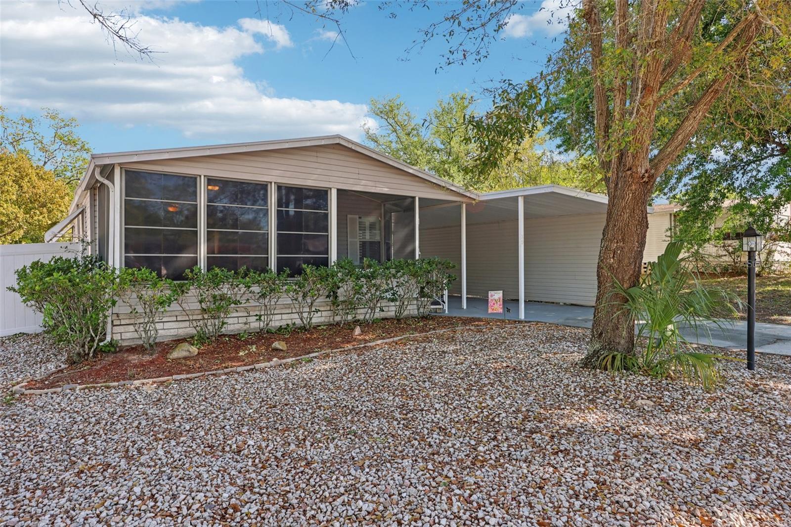 Image 2 of 34 For 39 Maplehurst Avenue