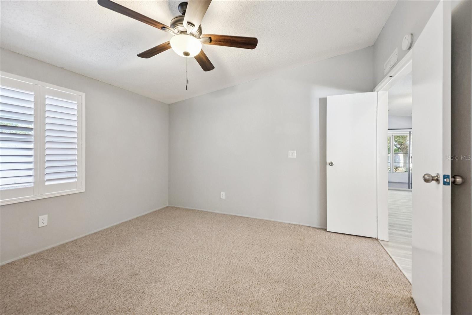 Image 20 of 34 For 39 Maplehurst Avenue