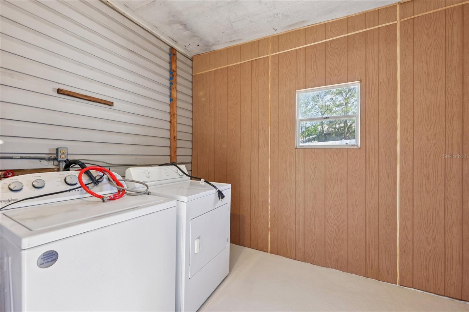 Image 25 of 34 For 39 Maplehurst Avenue