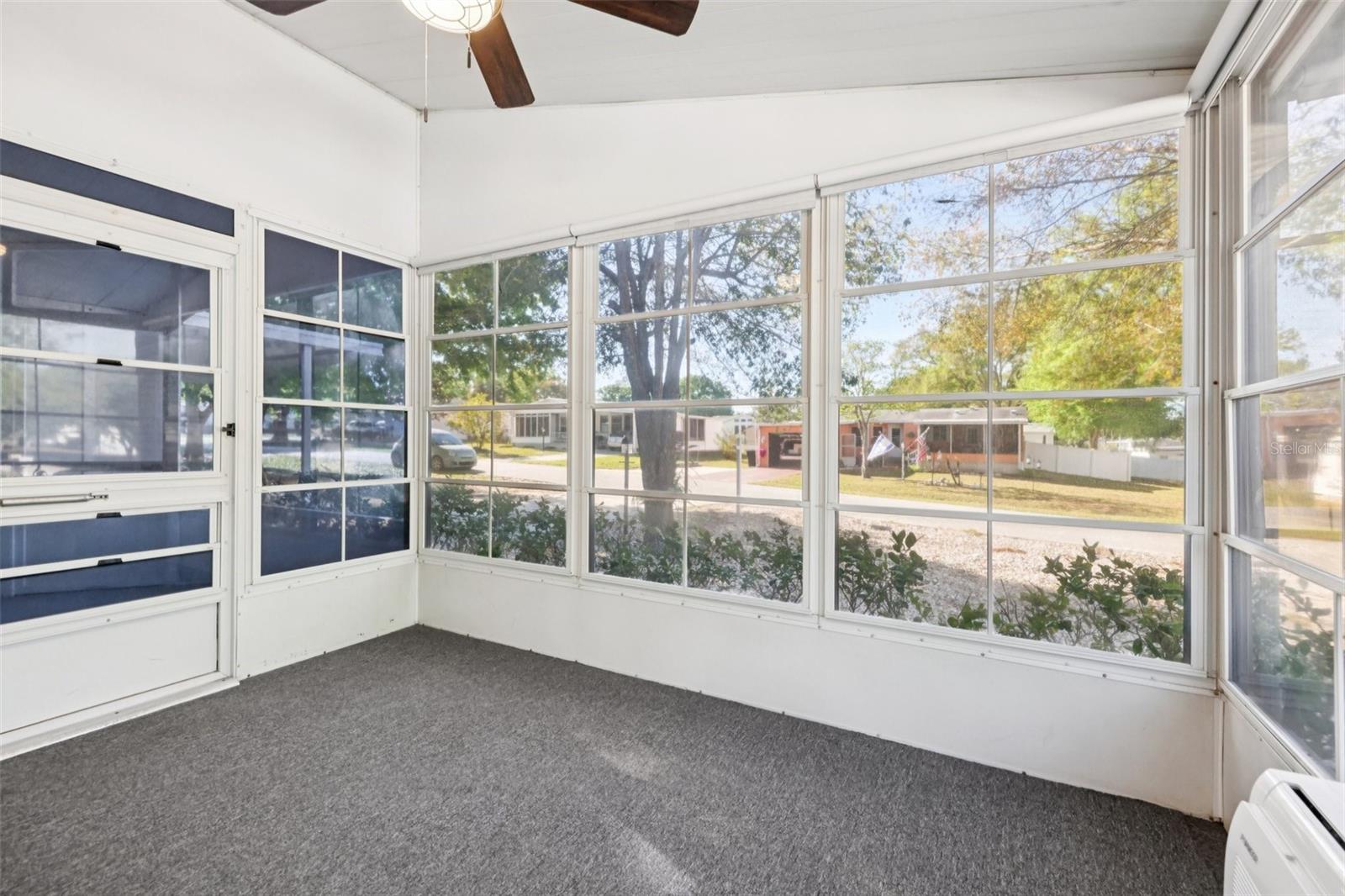 Image 26 of 34 For 39 Maplehurst Avenue