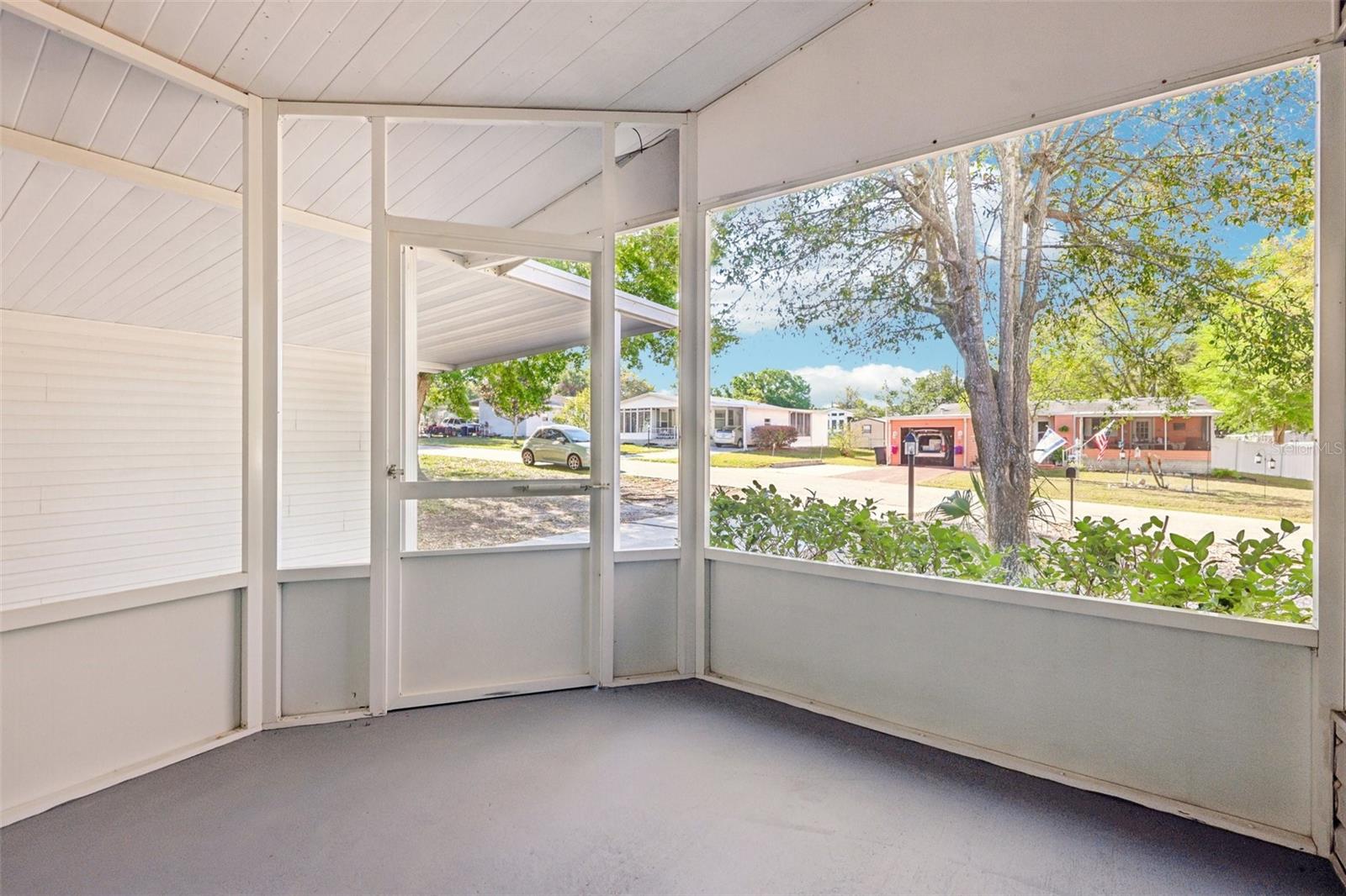 Image 28 of 34 For 39 Maplehurst Avenue