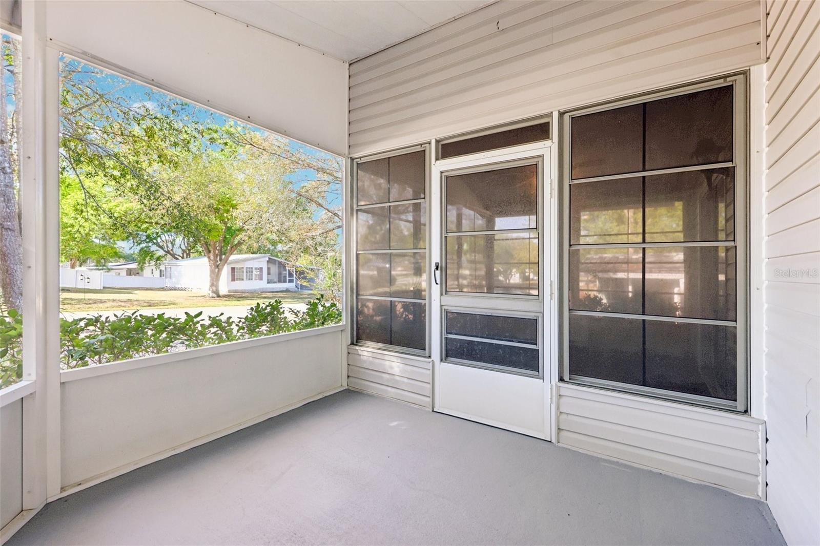 Image 29 of 34 For 39 Maplehurst Avenue