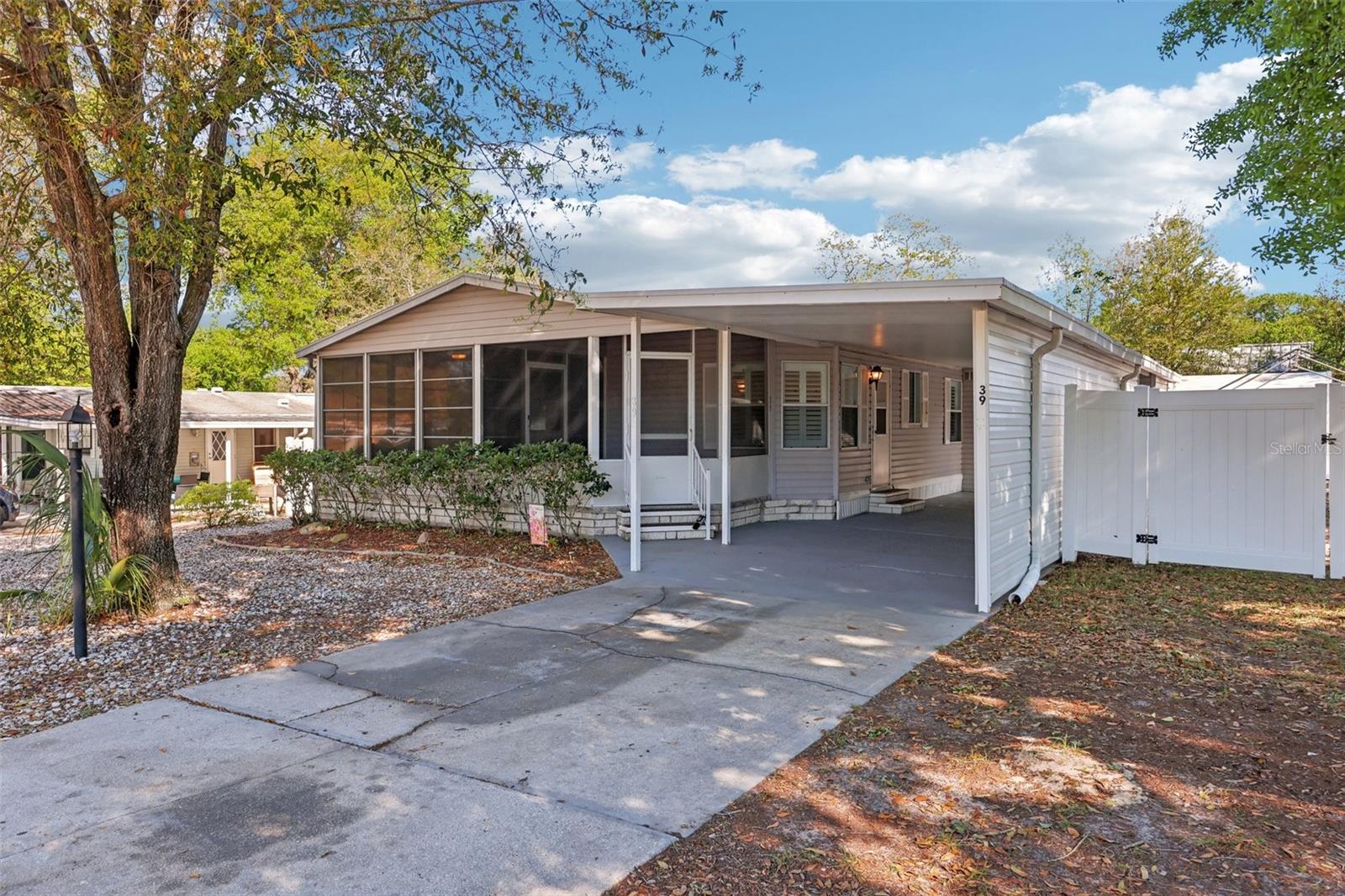 Image 3 of 34 For 39 Maplehurst Avenue