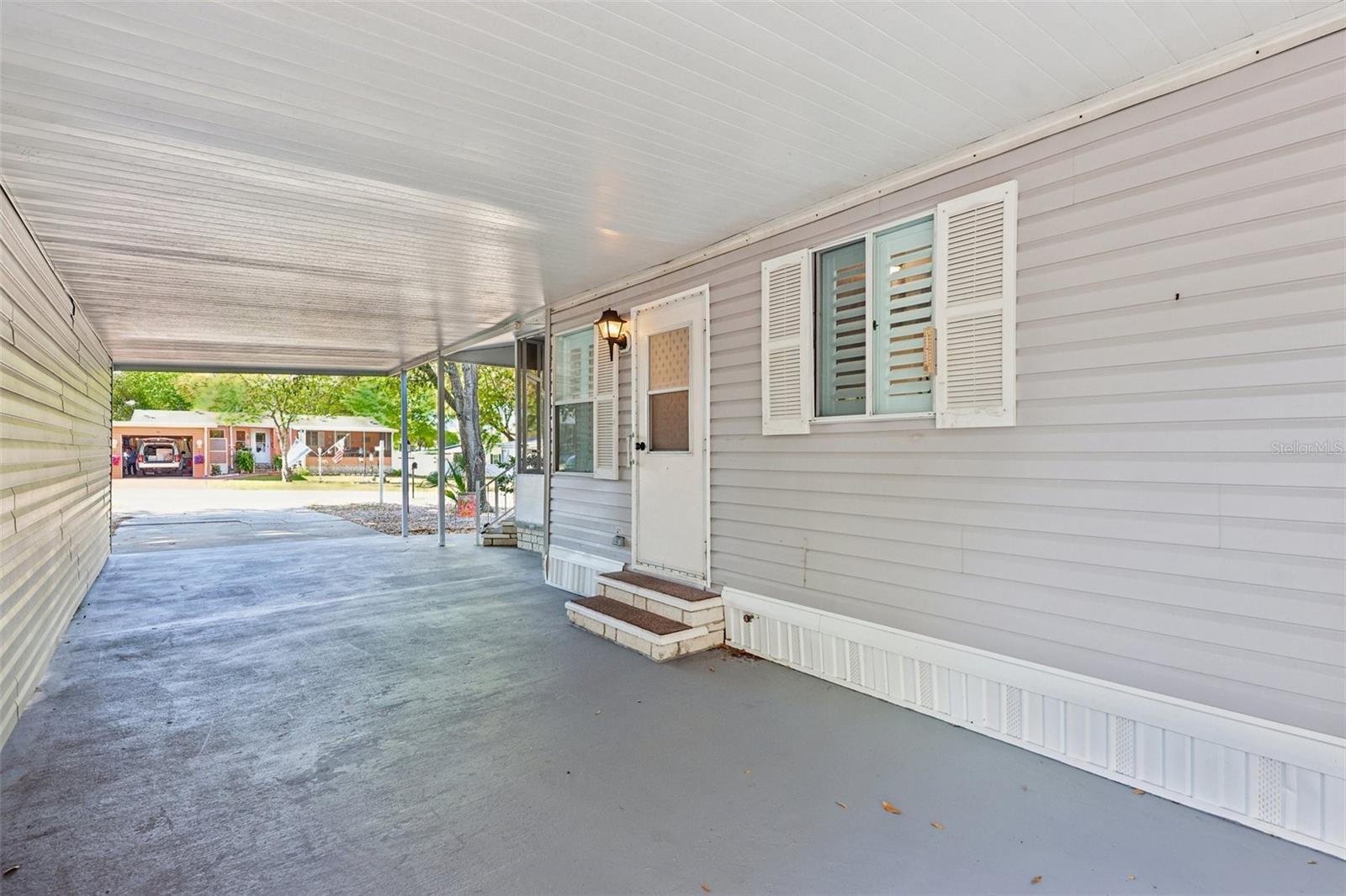 Image 6 of 34 For 39 Maplehurst Avenue