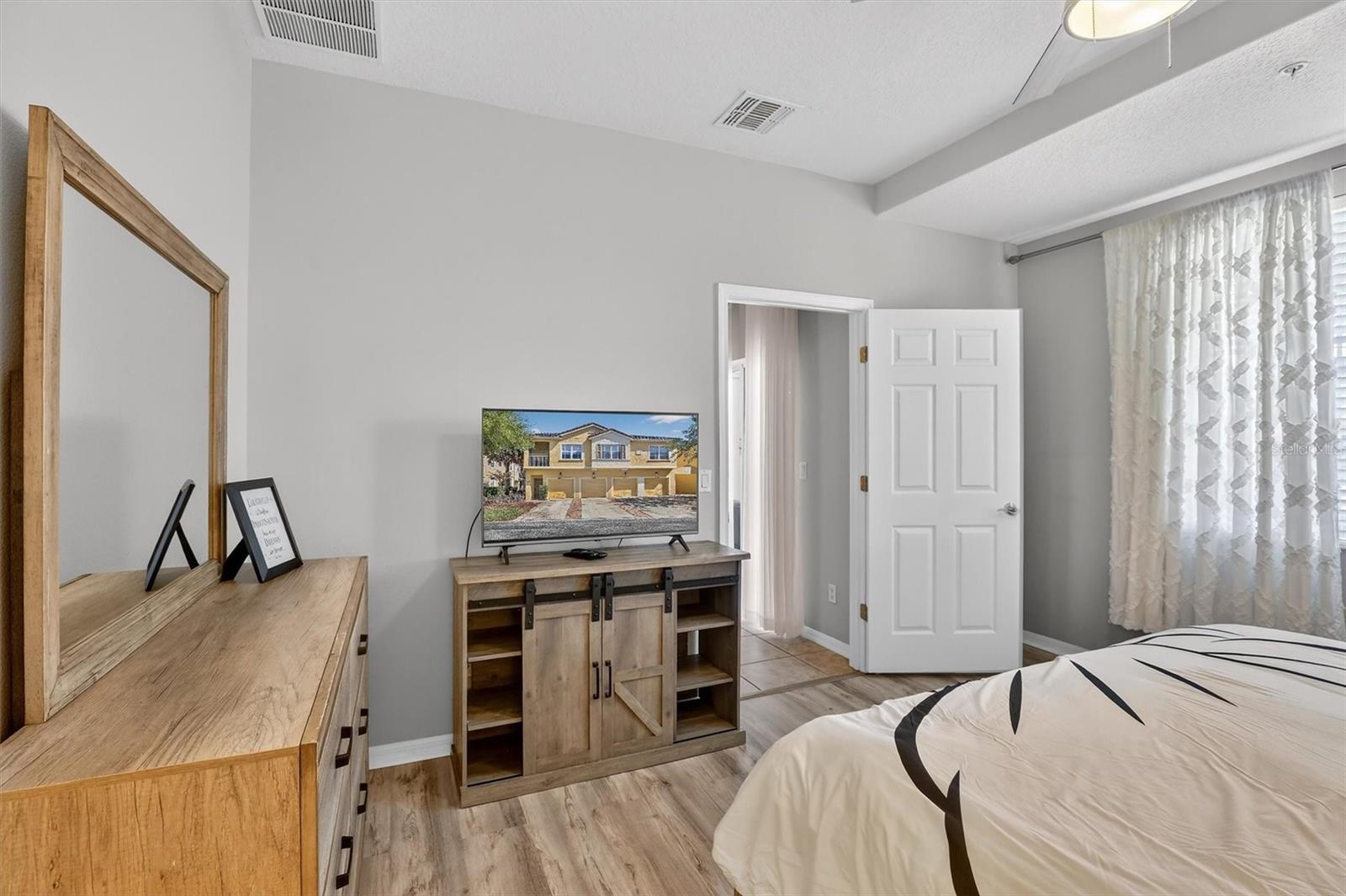 Image 28 of 55 For 2801 Oakwater Drive 2801