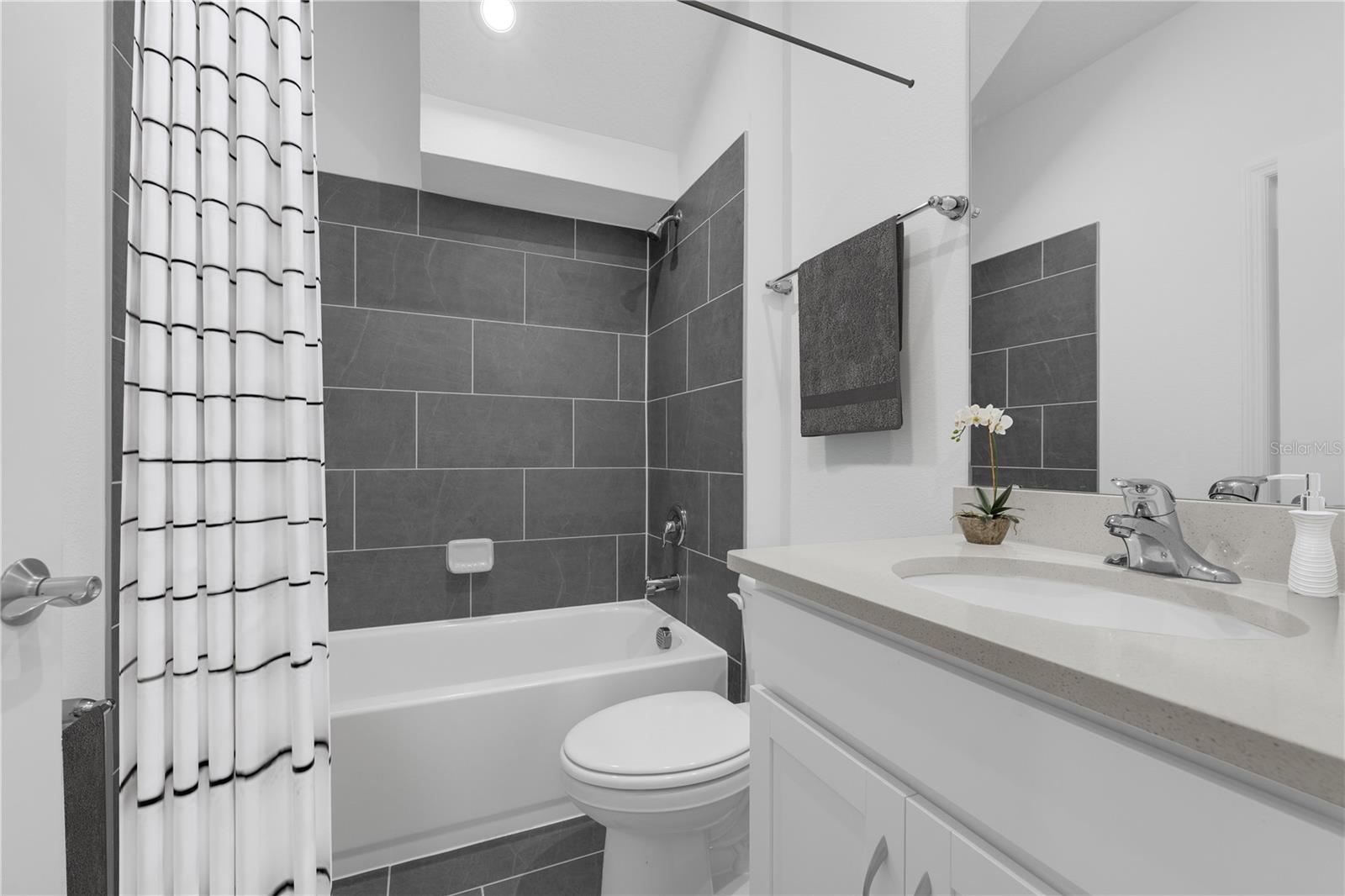 Image 15 of 31 For 6040 Cliffbow Loop Way