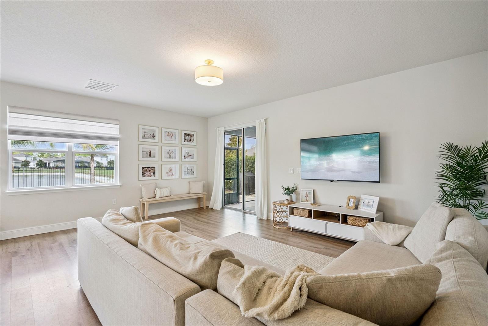 Image 6 of 40 For 1606 Chelsea Manor Circle