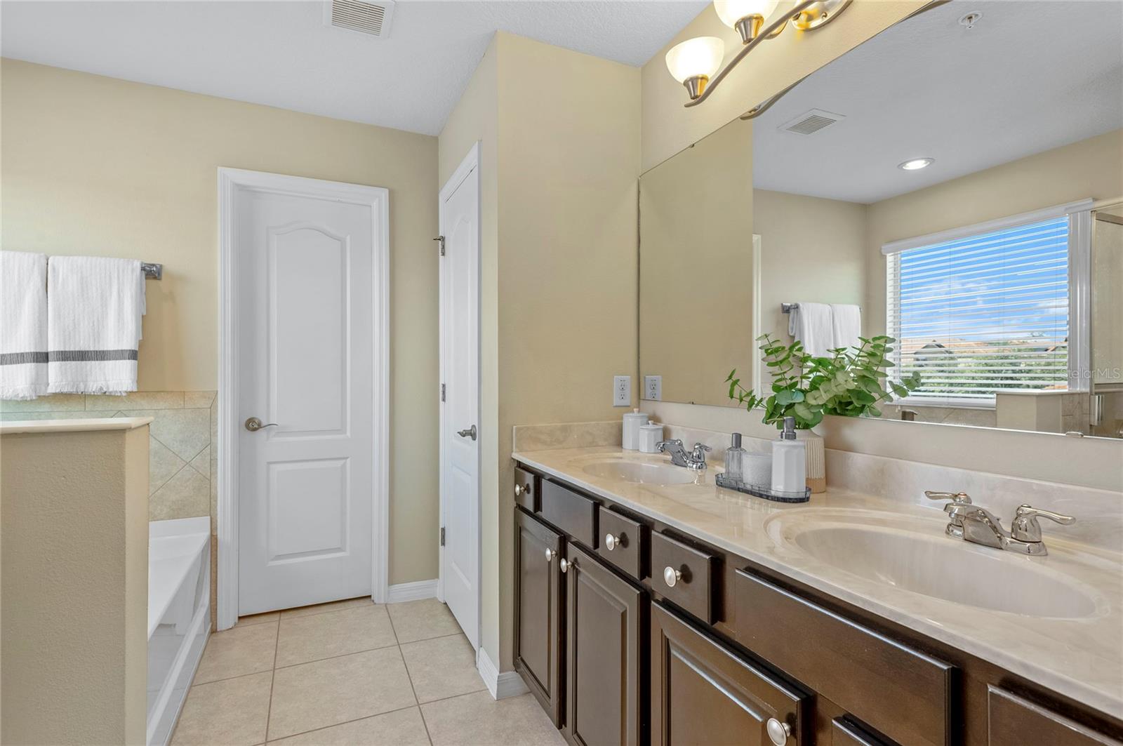 Image 28 of 49 For 2081 Leather Fern Drive