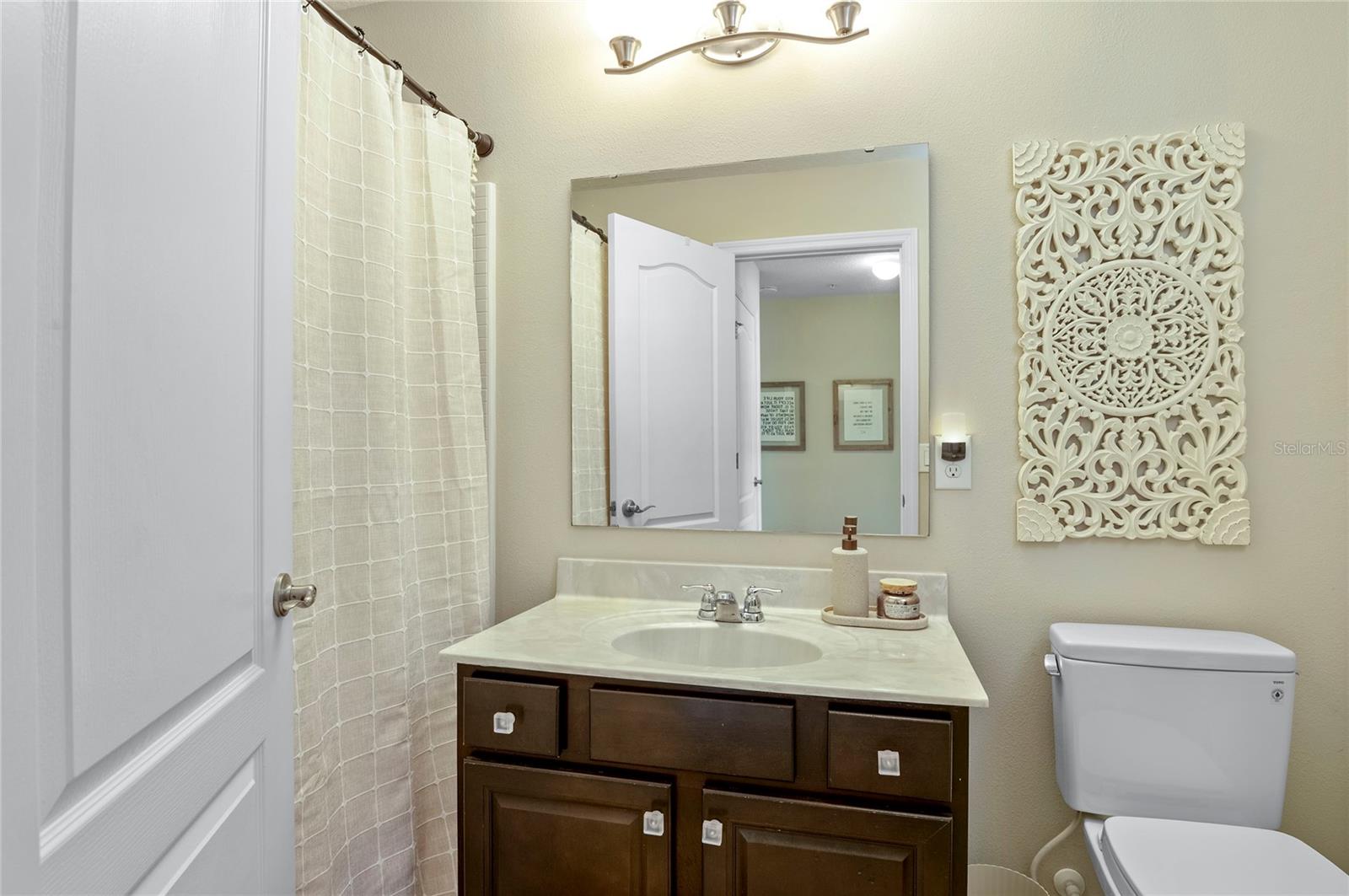 Image 32 of 49 For 2081 Leather Fern Drive