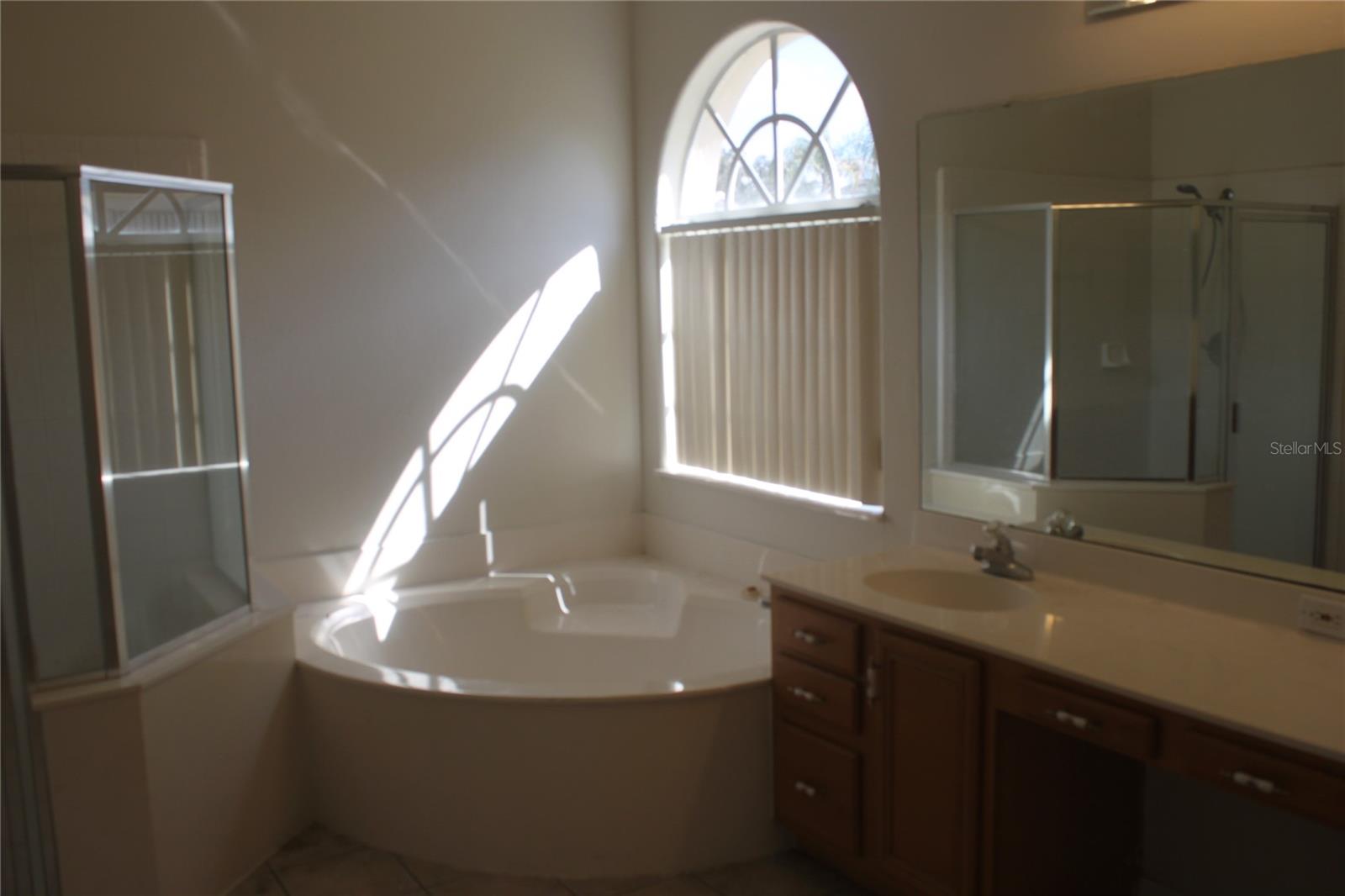 Image 14 of 25 For 1615 The Oaks Boulevard