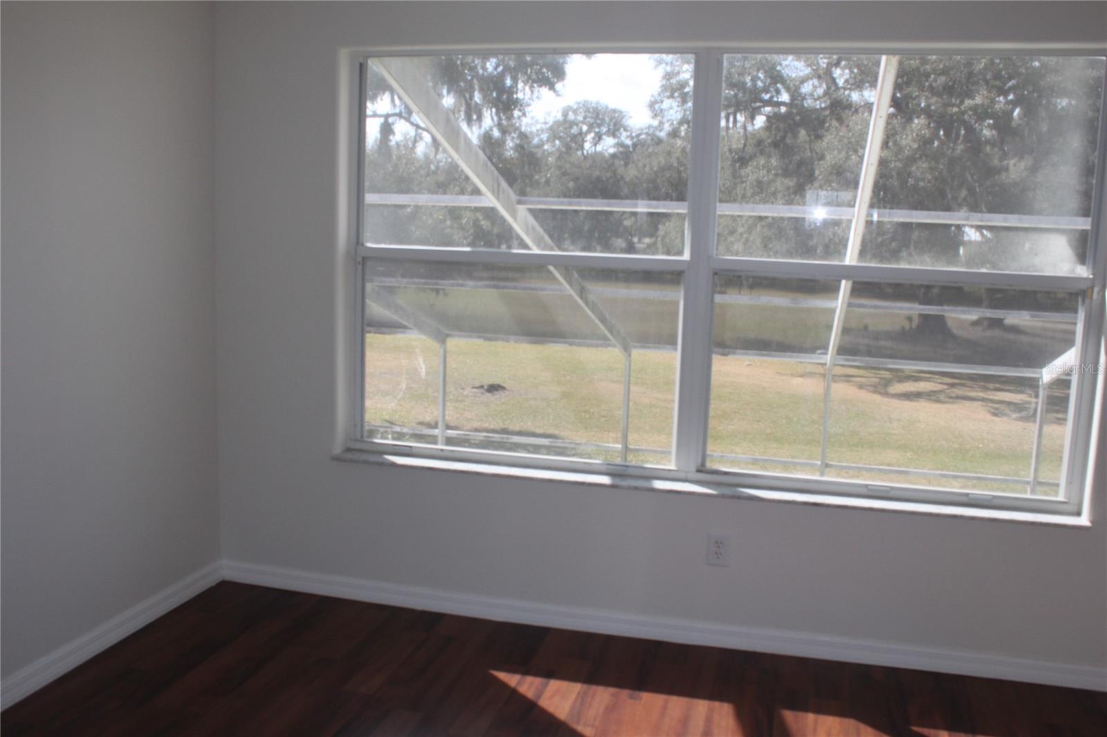 Image 21 of 25 For 1615 The Oaks Boulevard