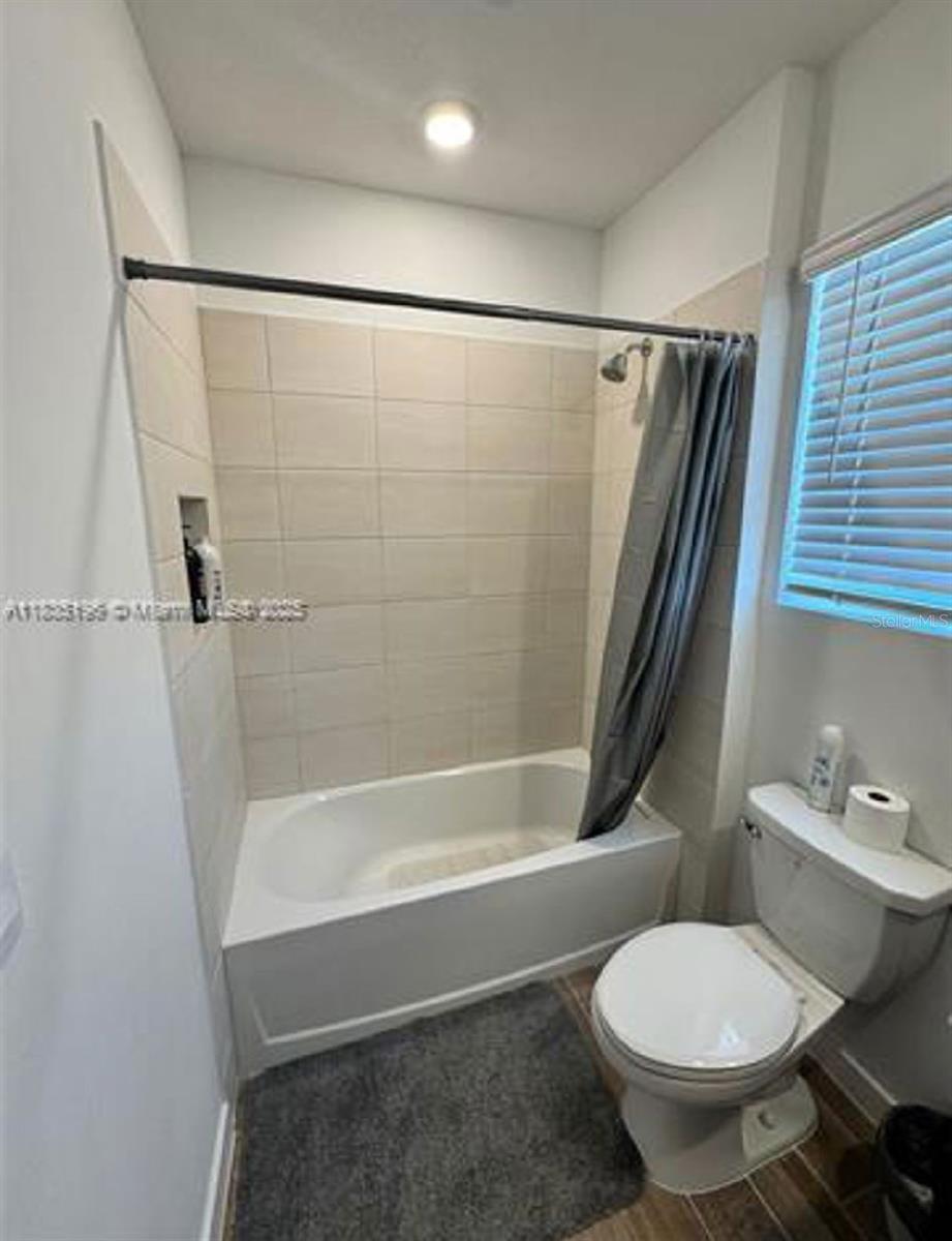 Listing photo id 8 for 142 14th Terrace