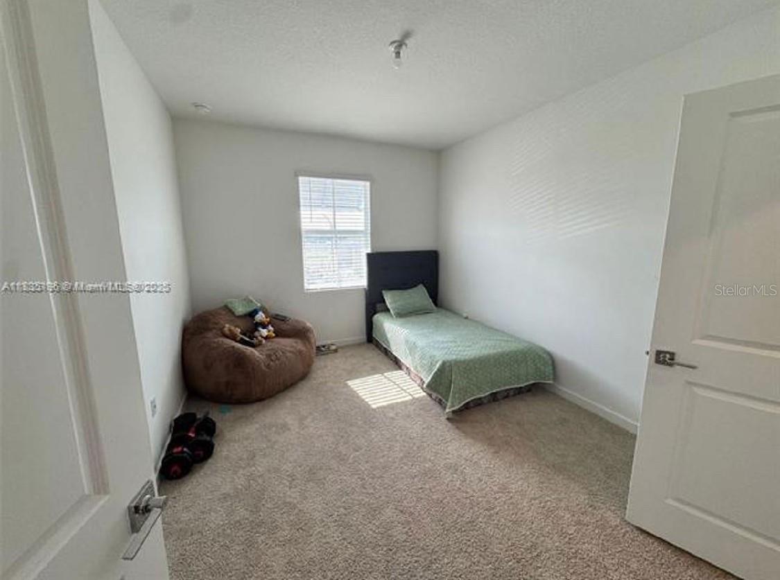 Listing photo id 9 for 142 14th Terrace