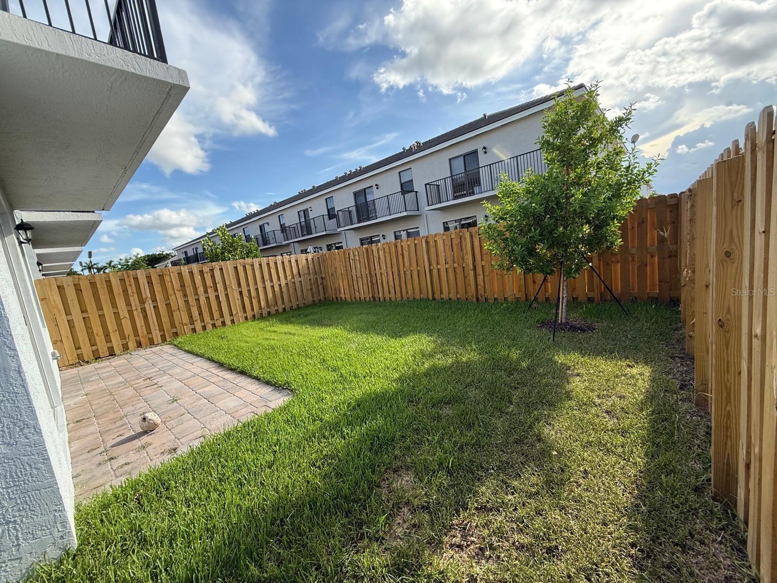 Listing photo id 14 for 142 14th Terrace