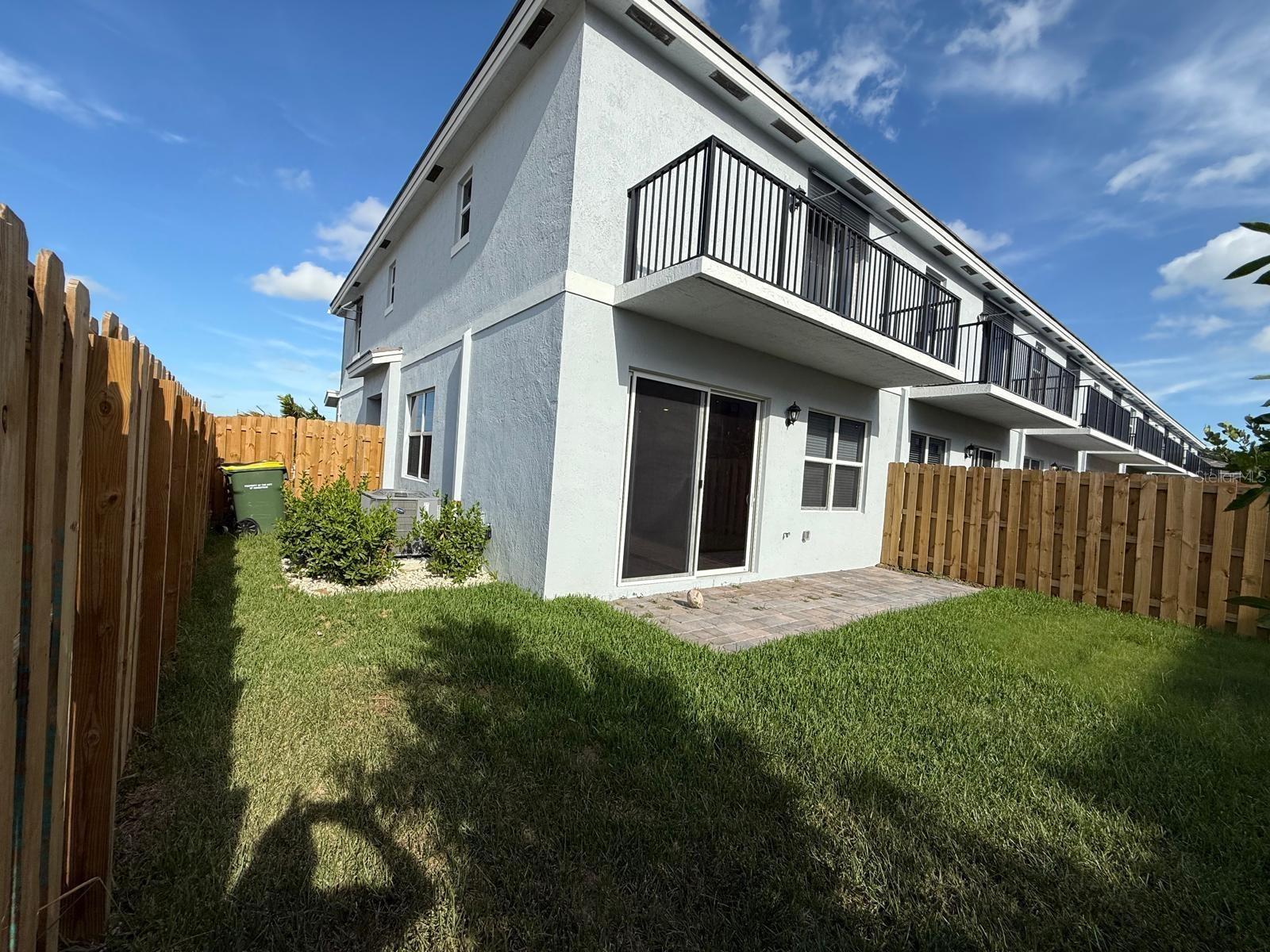 Listing photo id 15 for 142 14th Terrace