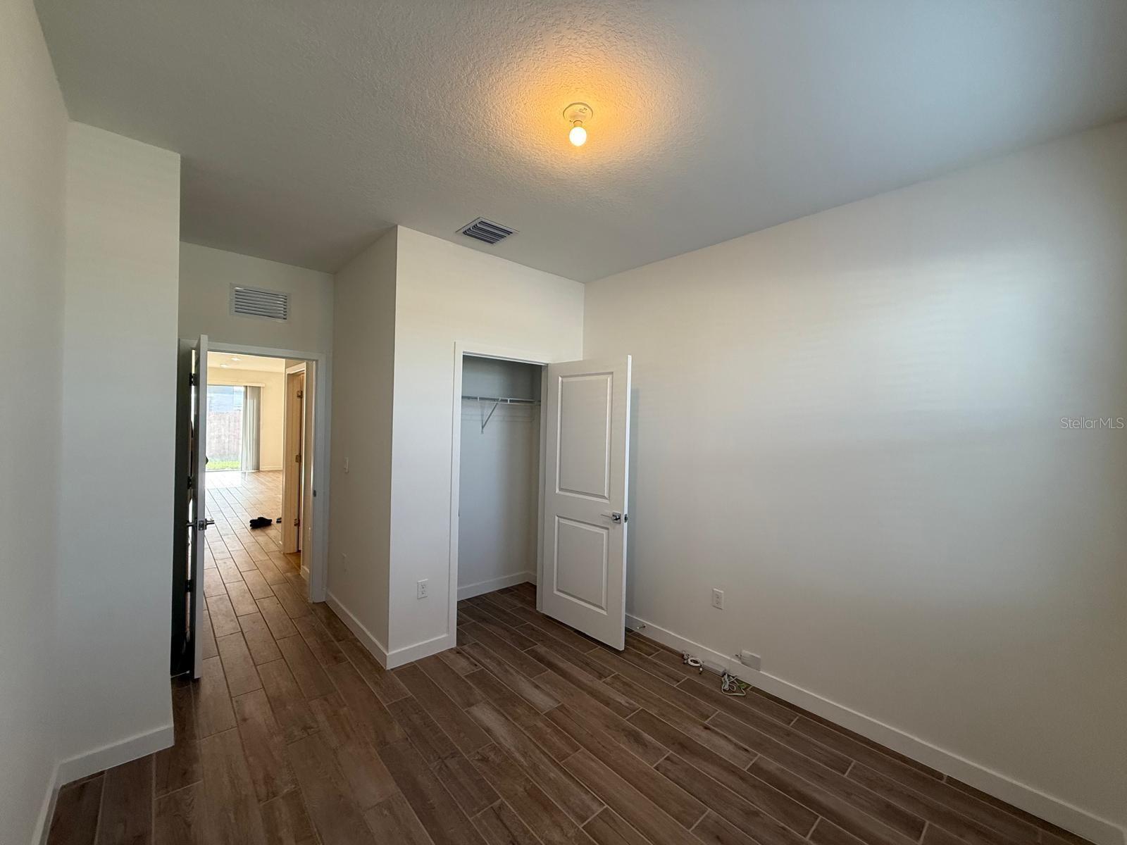 Listing photo id 16 for 142 14th Terrace