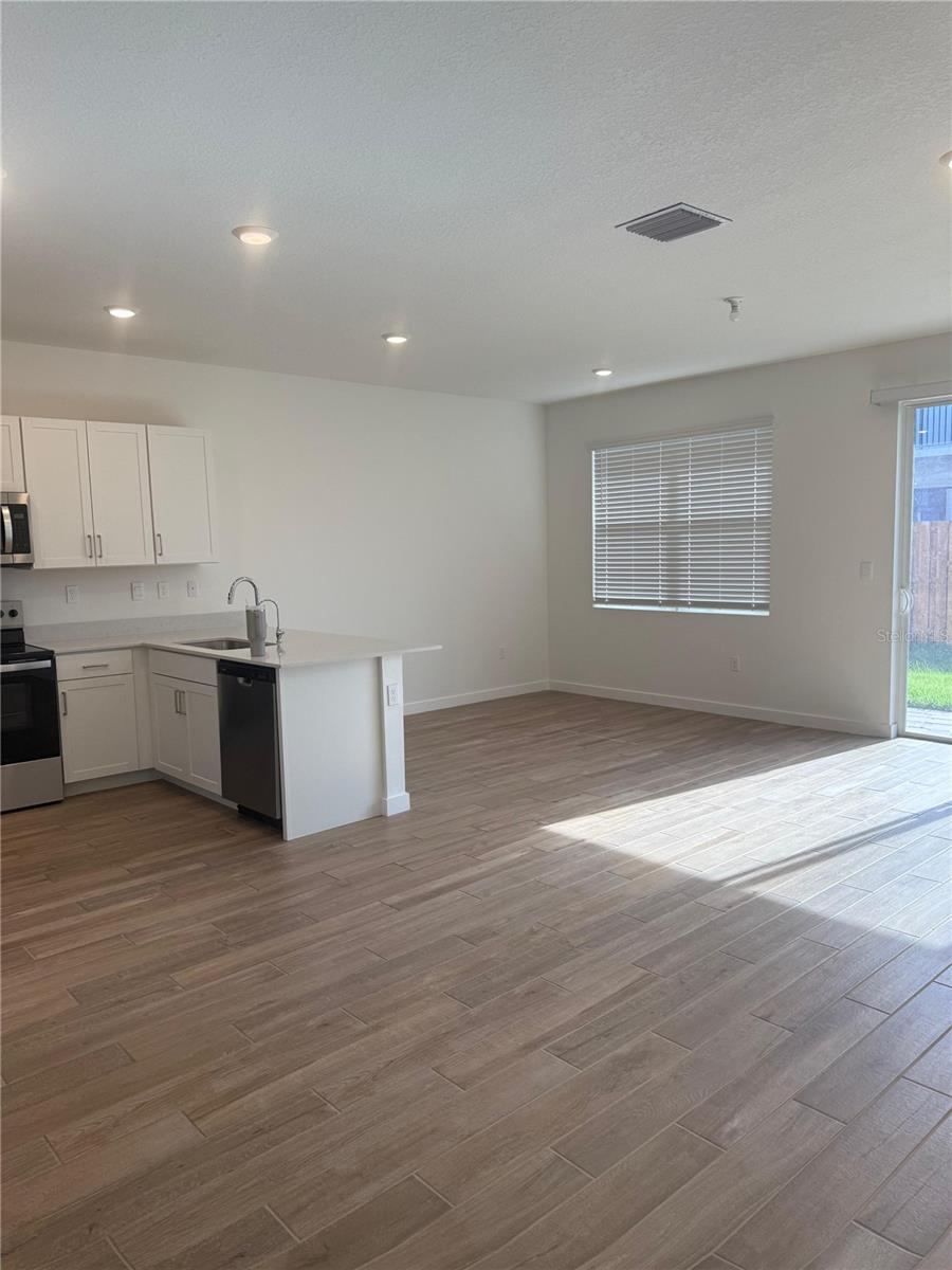 Listing photo id 27 for 142 14th Terrace