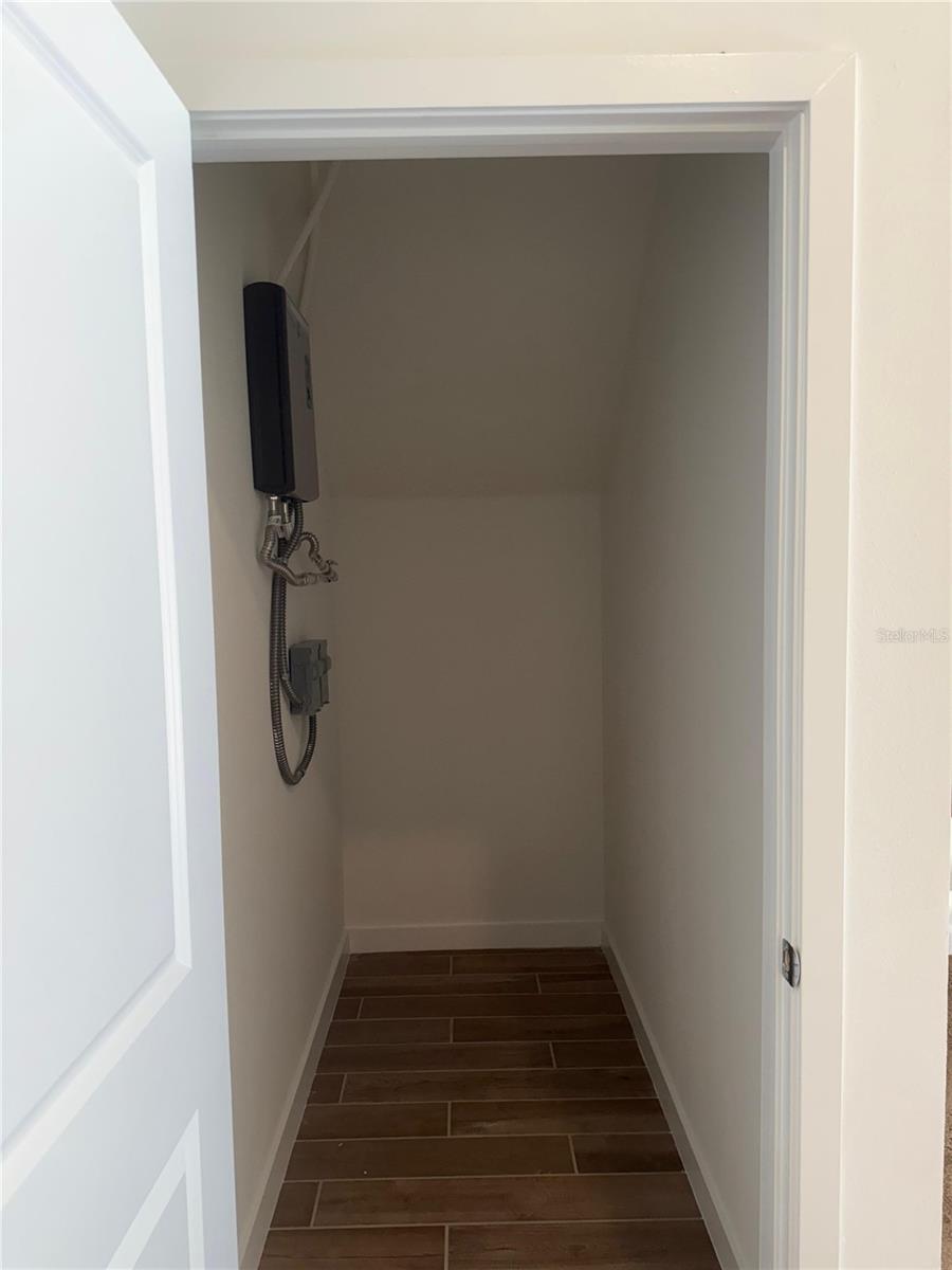 Listing photo id 28 for 142 14th Terrace