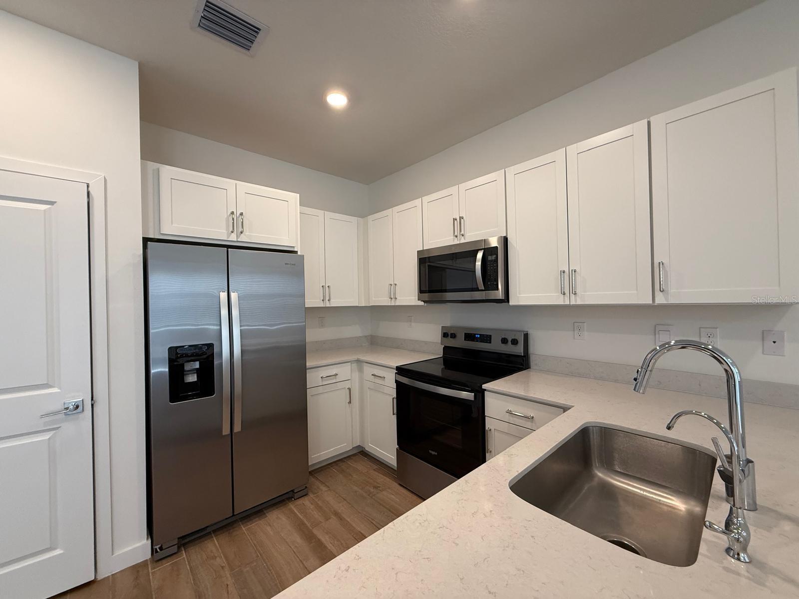 Listing photo id 30 for 142 14th Terrace