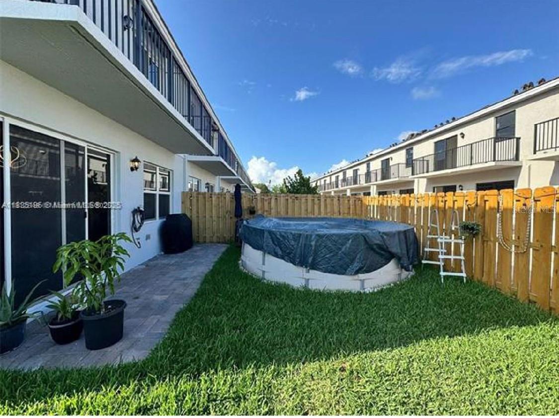 Listing photo id 3 for 142 14th Terrace