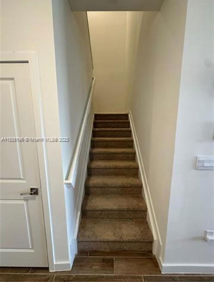 Listing photo id 7 for 142 14th Terrace