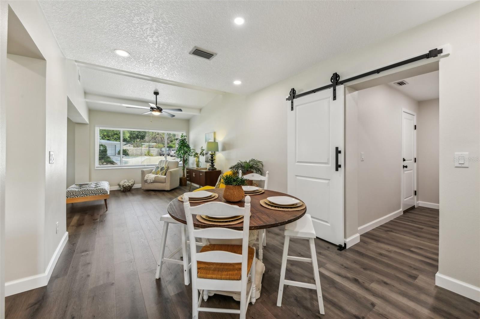 Image 14 of 44 For 581 Hillside Court