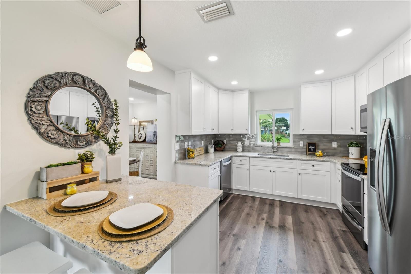 Image 15 of 44 For 581 Hillside Court