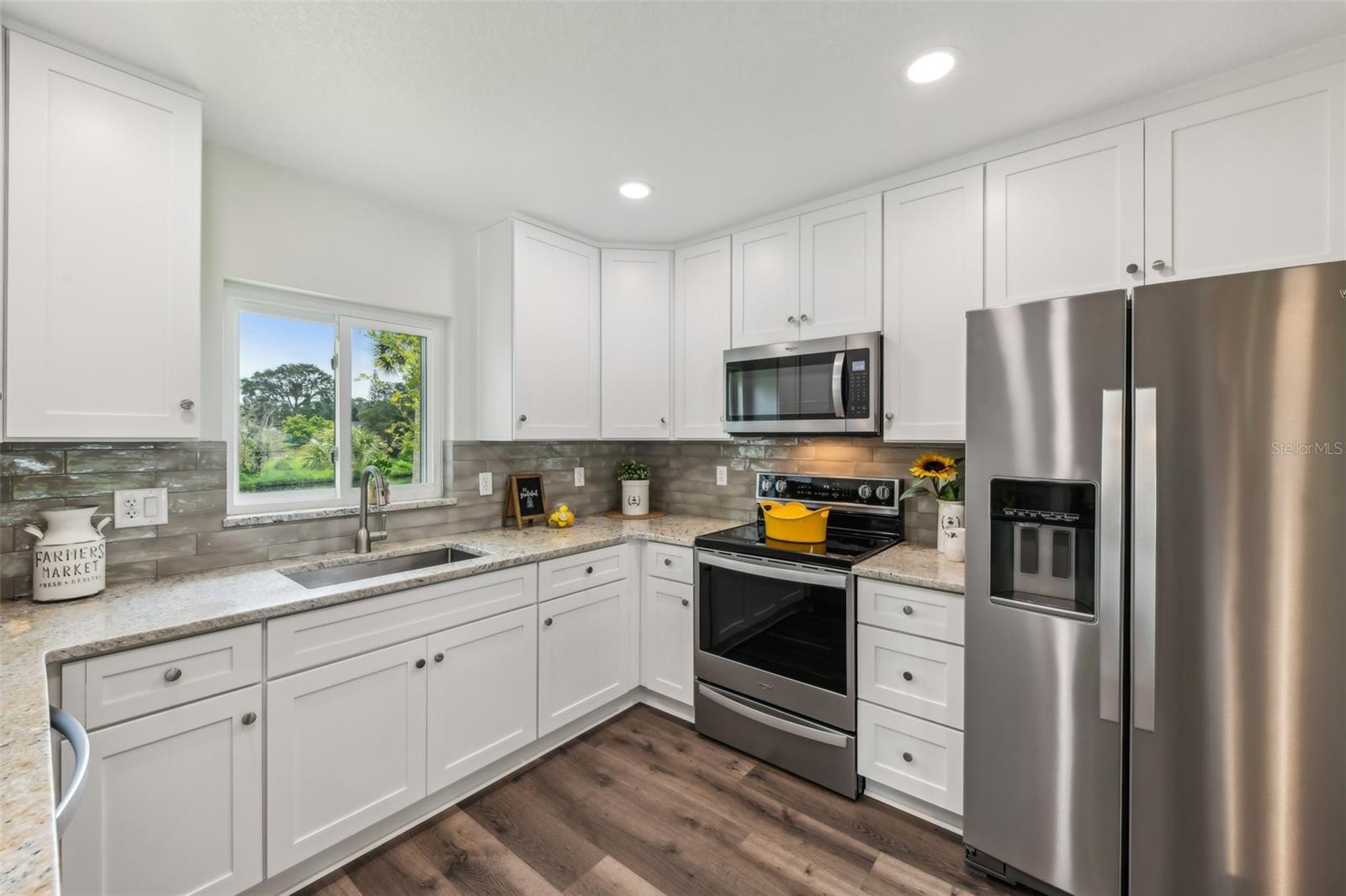 Image 16 of 44 For 581 Hillside Court