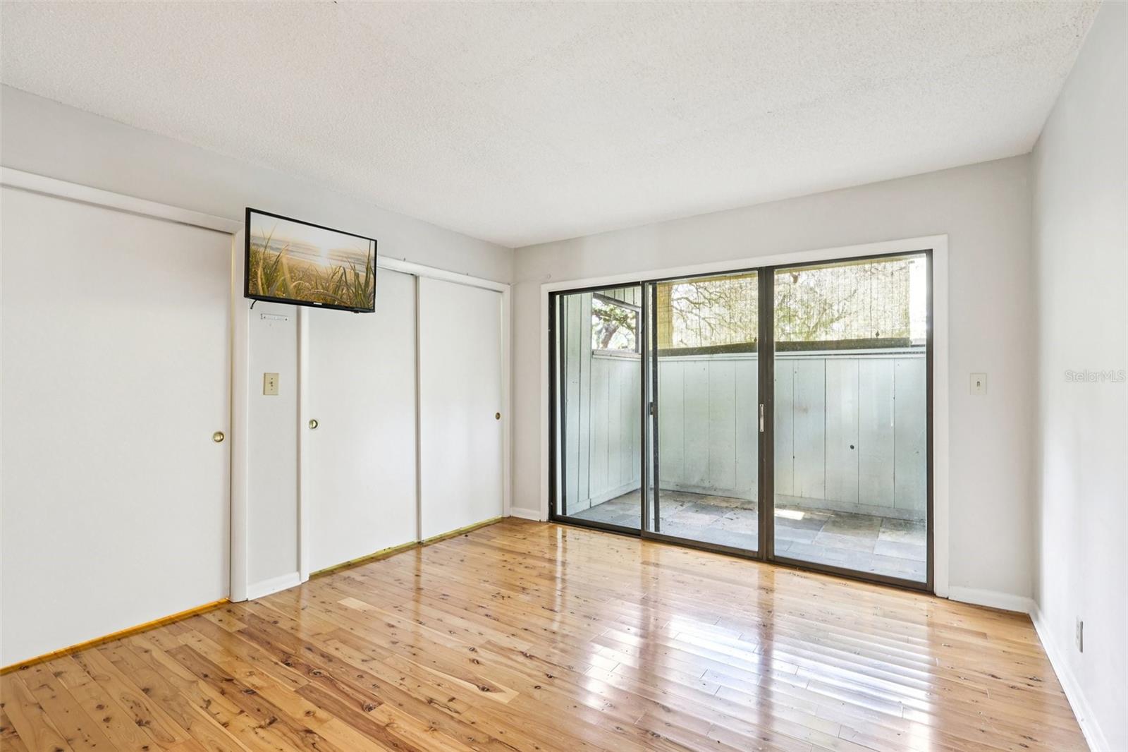 Image 18 of 48 For 116 Crown Oaks Way 116