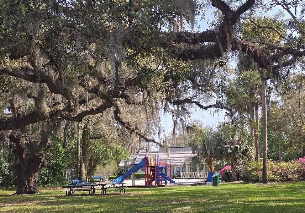 Image 32 of 48 For 116 Crown Oaks Way 116