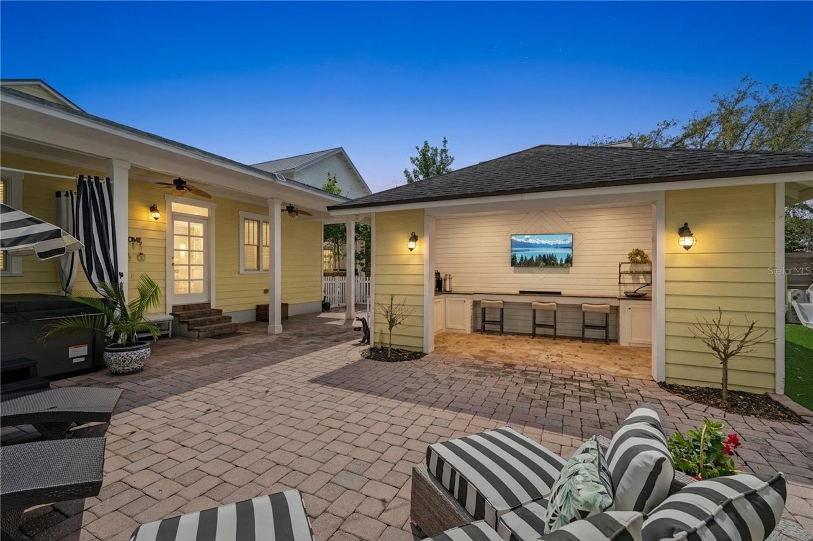 Image 28 of 35 For 1232 Poinsettia Avenue