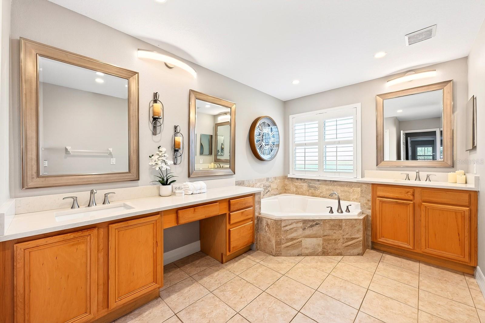 Image 25 of 45 For 4057 Shawn Circle