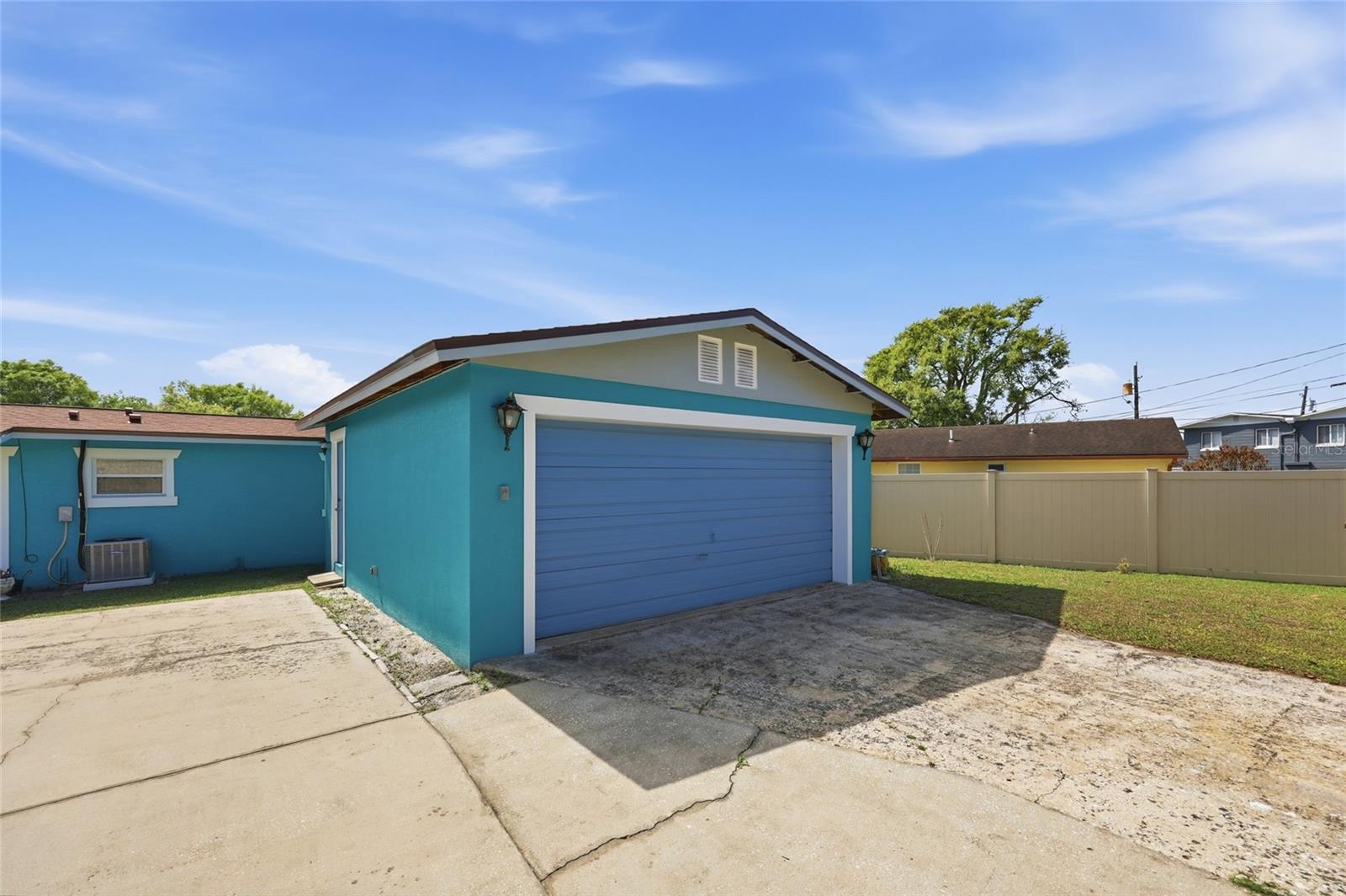 Image 23 of 27 For 6212 Willow Oak Lane