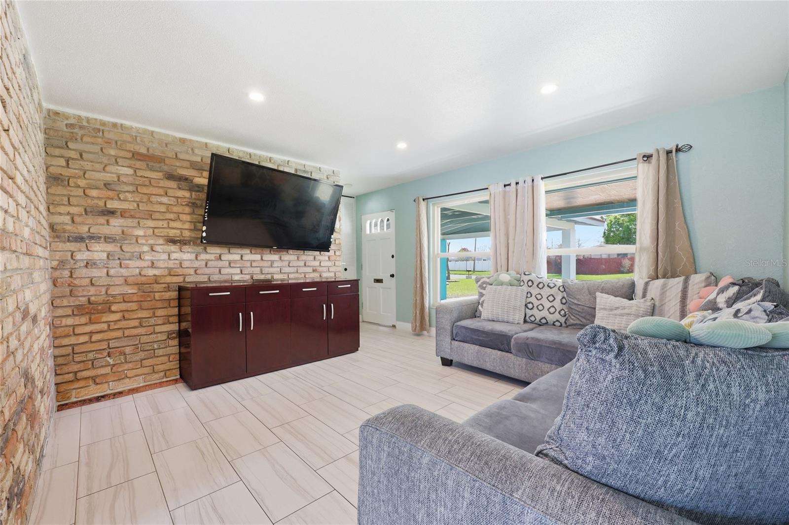 Image 9 of 27 For 6212 Willow Oak Lane