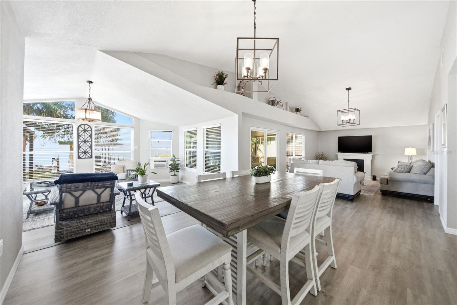 Image 11 of 34 For 7250 Treasure Island Road