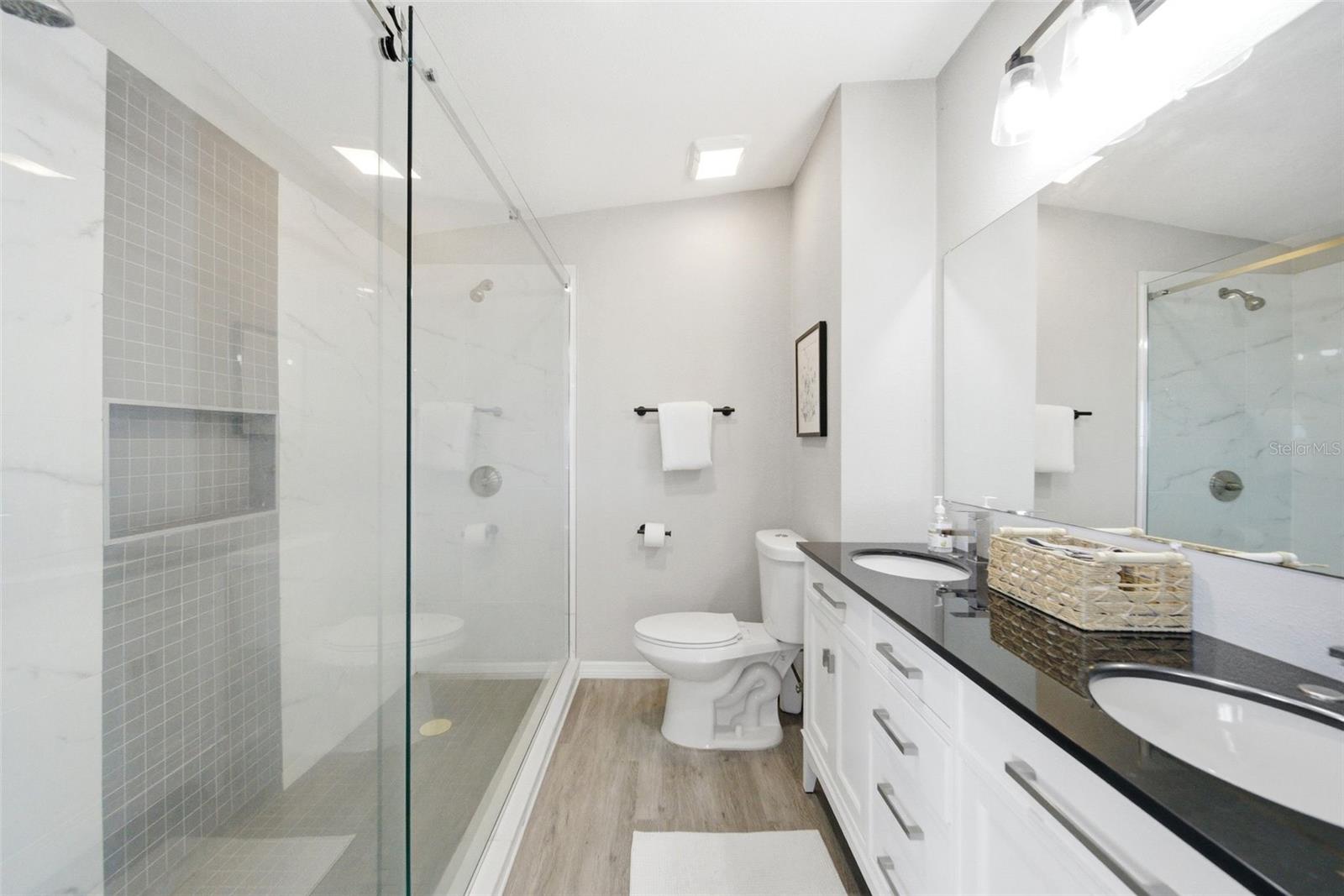 Image 18 of 34 For 7250 Treasure Island Road