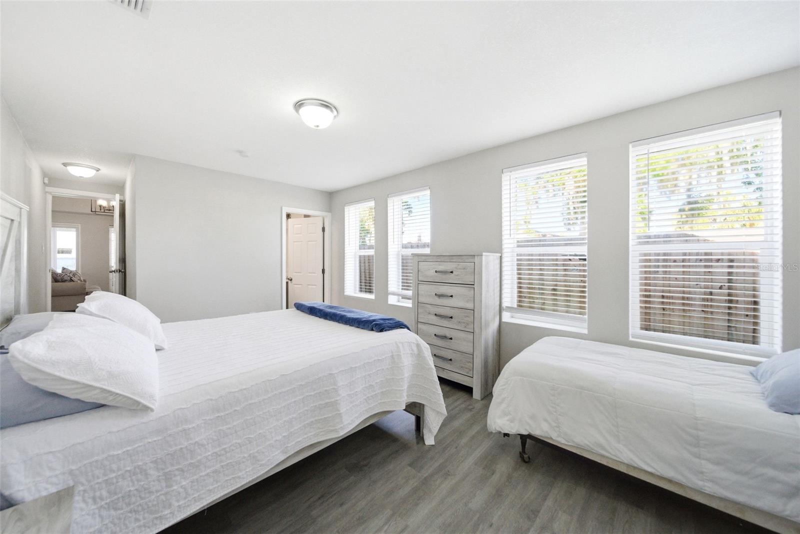 Image 21 of 34 For 7250 Treasure Island Road