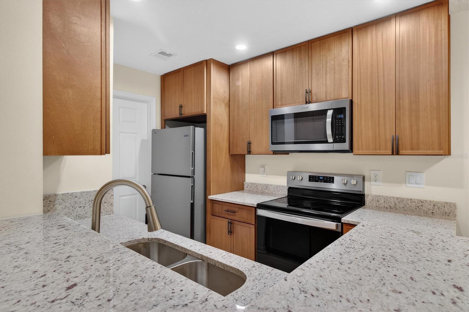 Image 12 of 54 For 2532 Grassy Point Drive 106