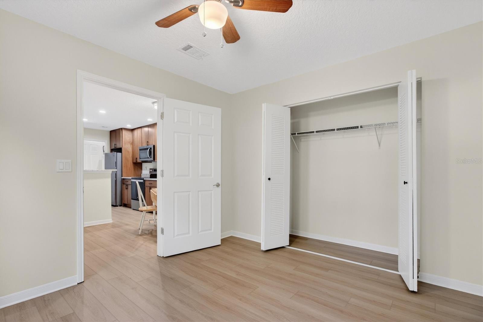 Image 19 of 54 For 2532 Grassy Point Drive 106