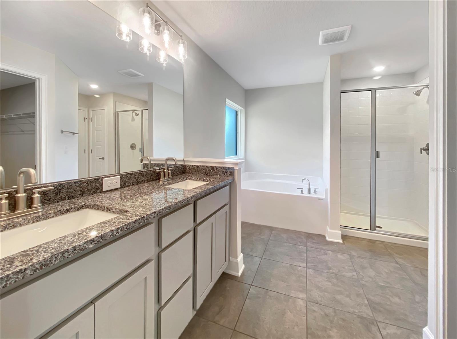 Image 12 of 23 For 7600 Bent Tree Loop