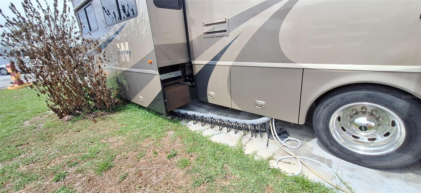 Image 3 of 18 For 7018 Fairview Village Circle