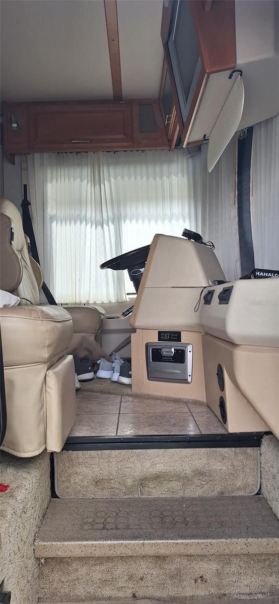 Image 5 of 18 For 7018 Fairview Village Circle